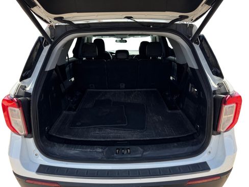 Used 2021 Ford Explorer XLT w/ Equipment Group 202A RWD image 19