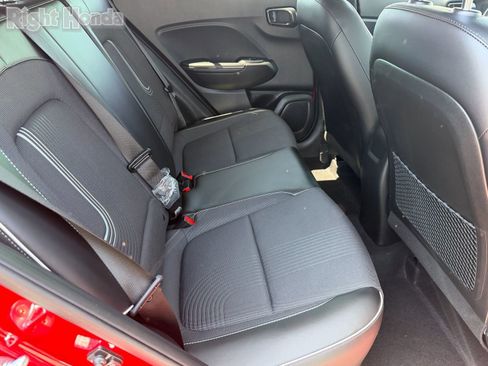 Used 2023 Hyundai Venue Limited FWD image 15