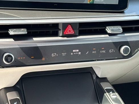 Used 2025 Kia Sorento EX w/ EX Panoramic Sunroof Package image 22