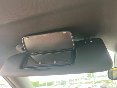 Used 2024 Chevrolet Trax RS w/ Sunroof Package FWD image 32