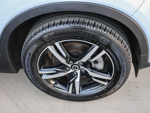 Used 2025 Volvo XC40 B5 Core AWD/4WD image 15