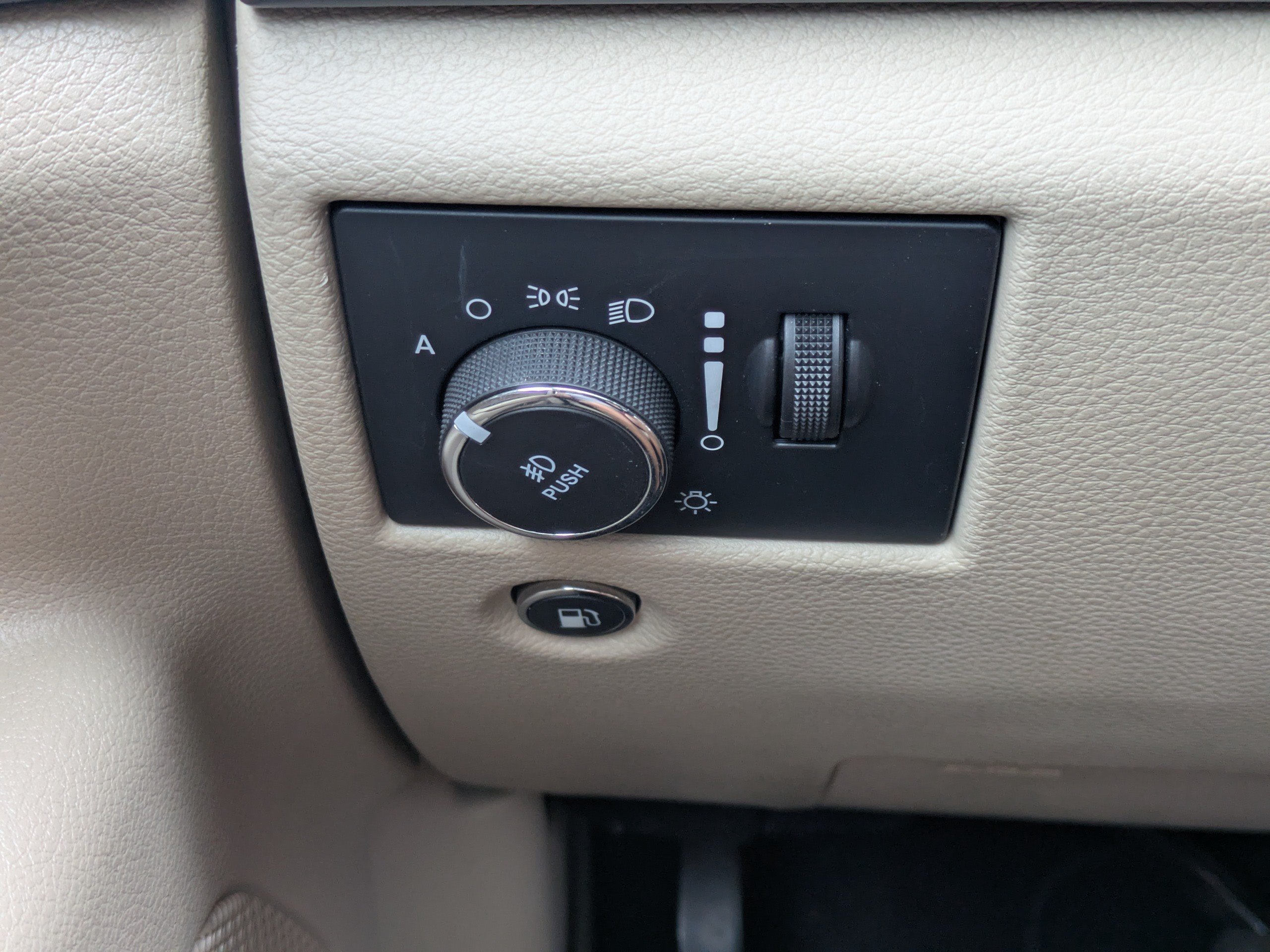 Used 2021 Jeep Grand Cherokee Laredo w/ Security & Convenience Group AWD/4WD image 21