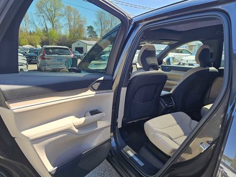 Used 2025 Volvo EX90 Ultra AWD/4WD image 15