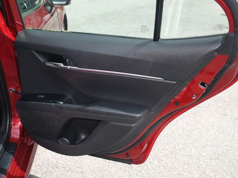 Used 2020 Toyota Camry LE image 18