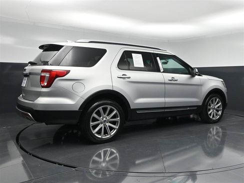 Used 2017 Ford Explorer Limited FWD image 5