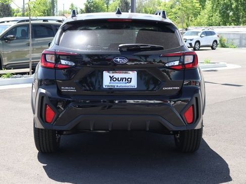 Used 2025 Subaru Crosstrek 2.0i Premium image 4