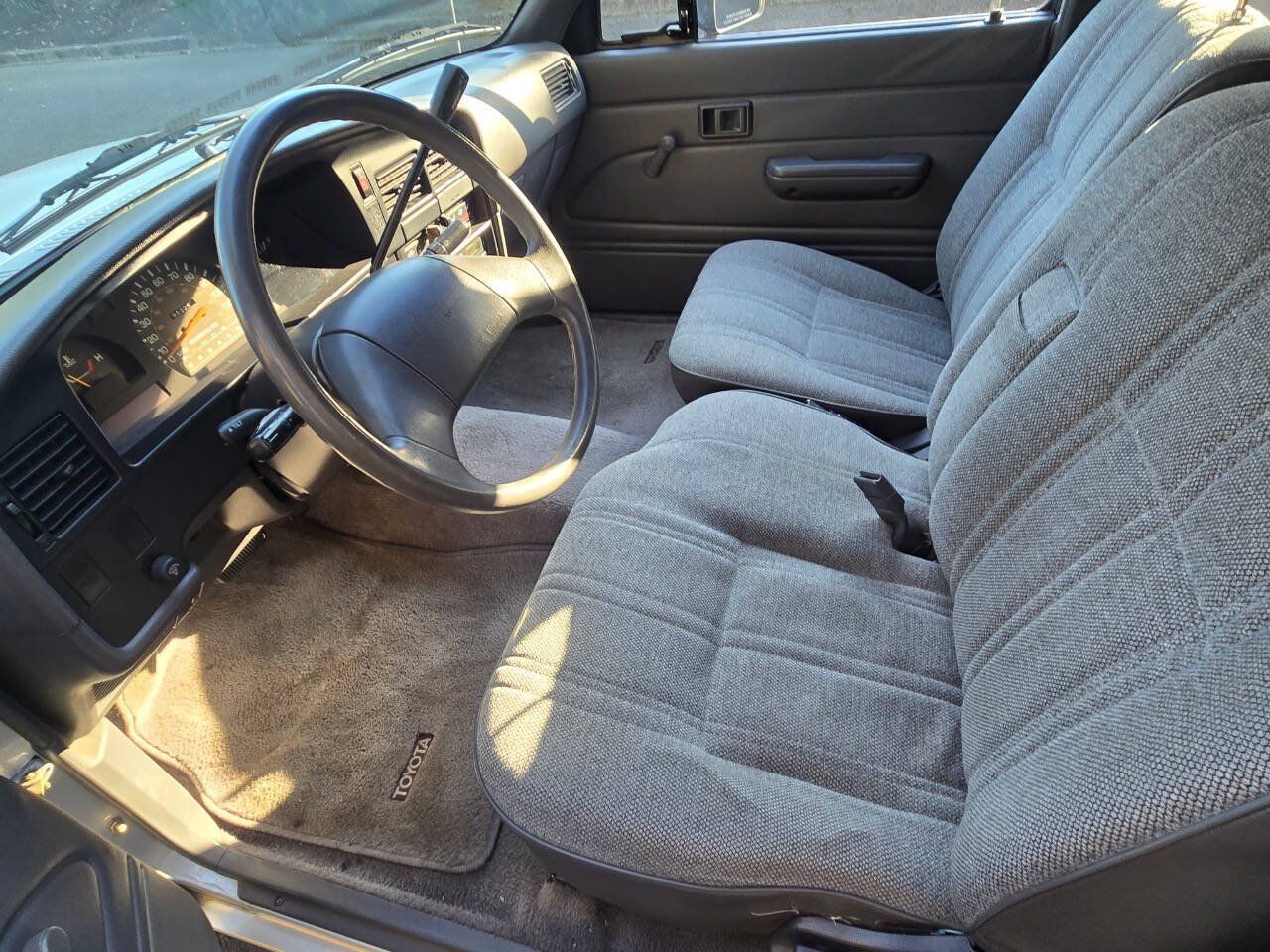 Used 1989 Toyota Pickup Deluxe RWD image 7