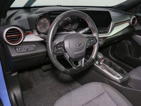 Used 2024 Chevrolet Trax RS FWD image 19