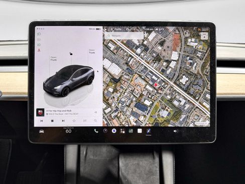 Used 2022 Tesla Model Y Long Range AWD/4WD image 8