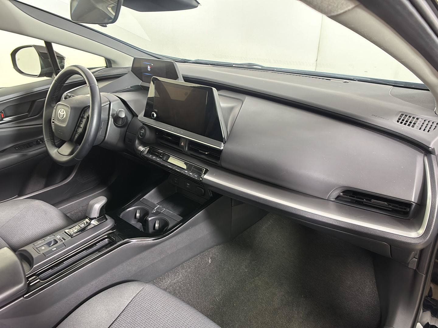 Used 2025 Toyota Prius LE FWD image 23