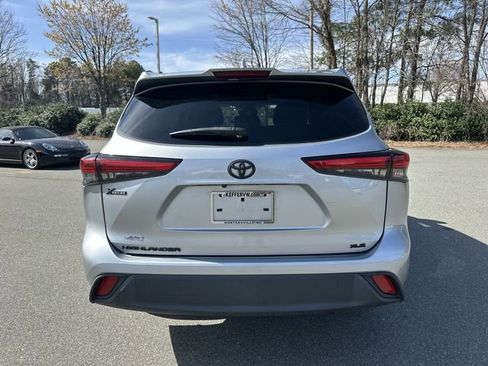 Used 2021 Toyota Highlander XLE image 4