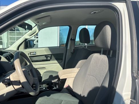 Used 2010 MAZDA Tribute i Sport image 10