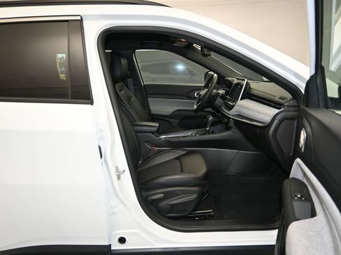 Used 2025 Jeep Compass Latitude AWD/4WD image 25