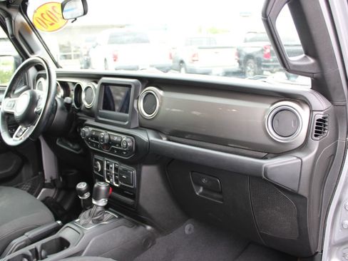 Used 2020 Jeep Wrangler Unlimited Sahara AWD/4WD image 27