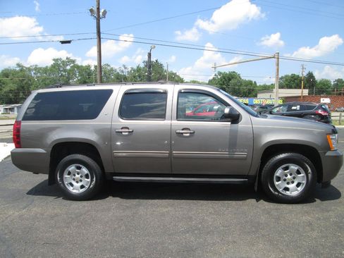 Used 2012 Chevrolet Suburban LT AWD/4WD image 19