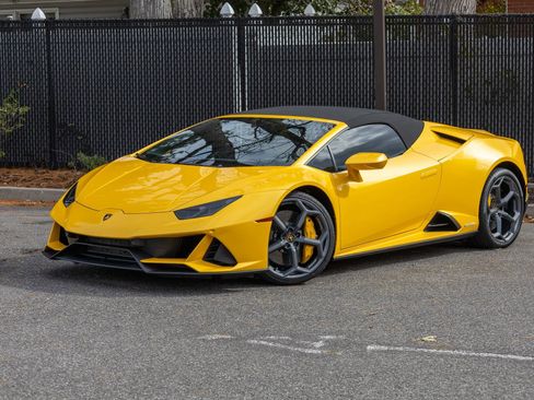 Used 2024 Lamborghini Huracan EVO image 18