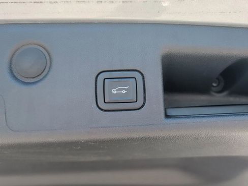Used 2023 Chevrolet Equinox RS FWD image 35