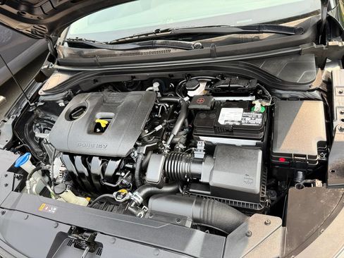 Used 2020 Hyundai Elantra SE FWD image 35