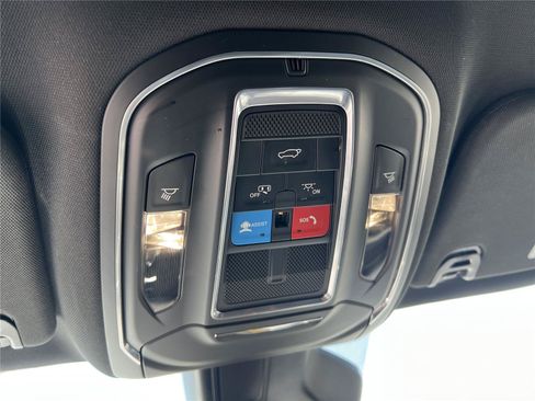 Used 2024 Jeep Wagoneer L Series II RWD image 6