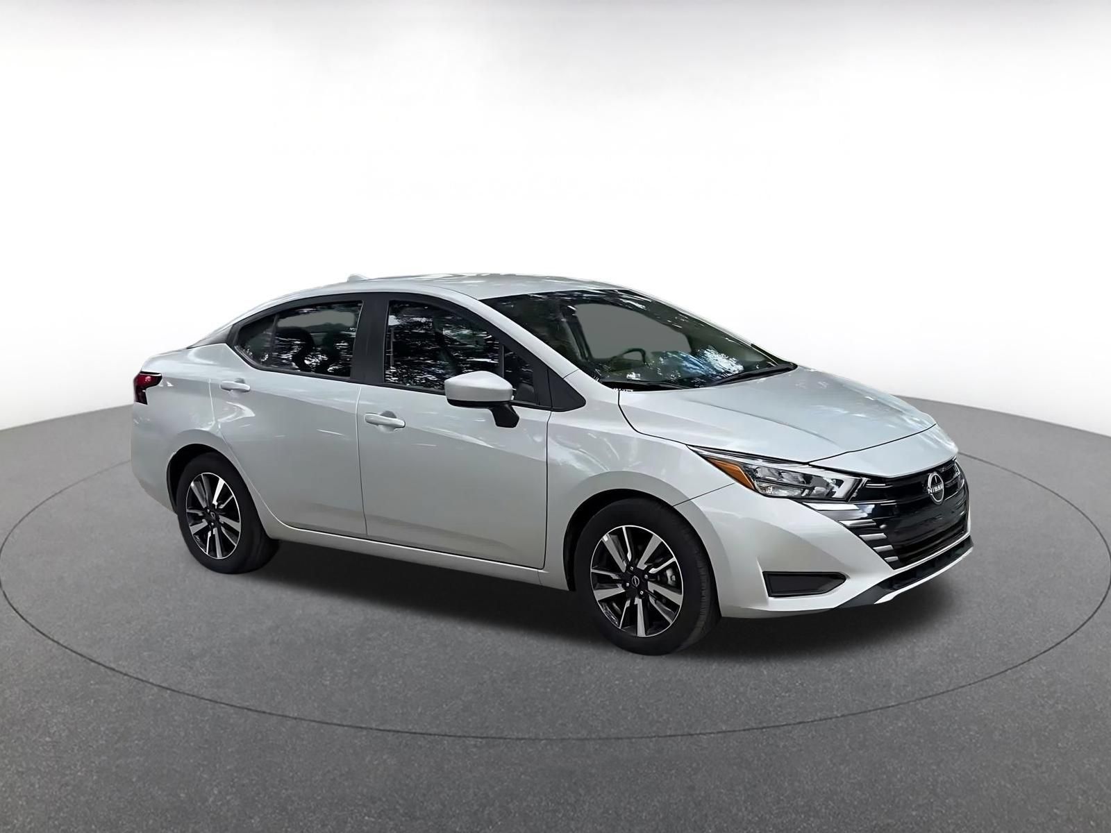 Used 2025 Nissan Versa SV FWD image 2