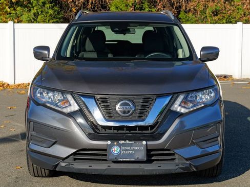 Used 2020 Nissan Rogue SV image 2