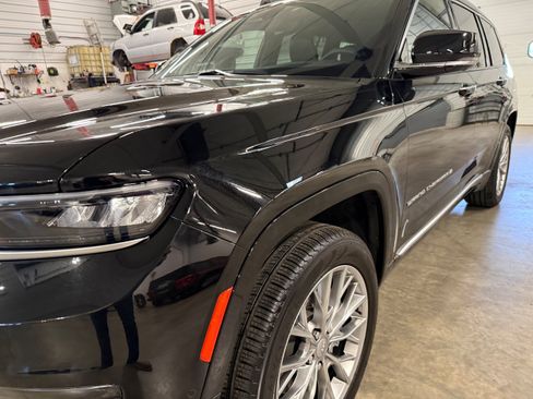 Used 2025 Jeep Grand Cherokee L Summit w/ Luxury Tech Group V AWD/4WD image 42