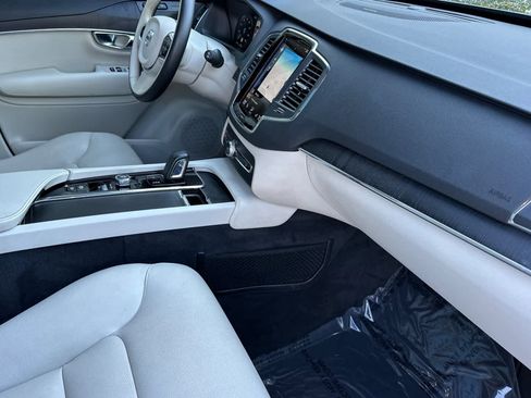 Used 2020 Volvo XC90 T8 Momentum w/ Protection Package Premier image 18