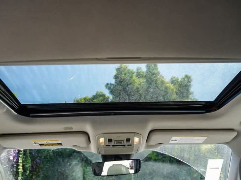 Used 2022 Toyota Highlander Limited image 18