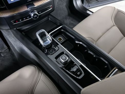 Certified 2026 Volvo XC60 B5 Core image 18