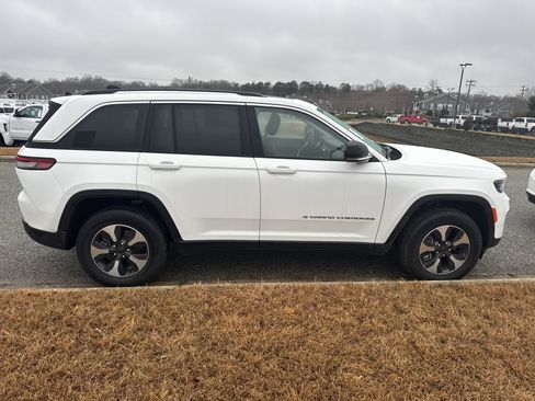 Used 2023 Jeep Grand Cherokee 4WD 4xe image 11