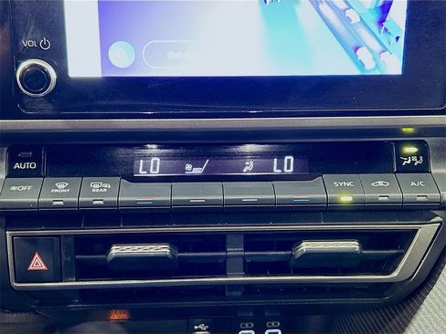 Used 2025 Toyota Camry SE image 13