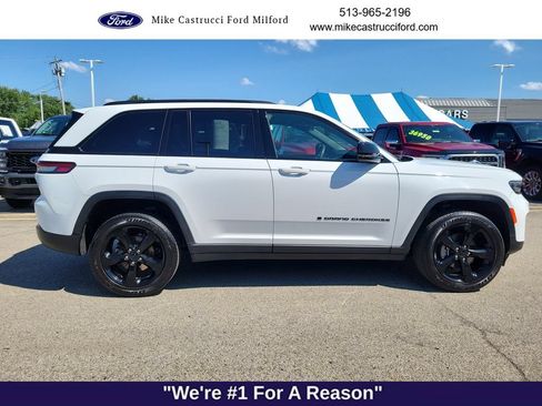 Used 2024 Jeep Grand Cherokee Altitude AWD/4WD image 6