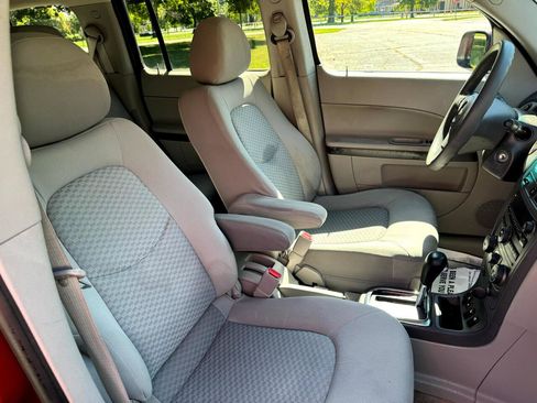 Used 2008 Chevrolet HHR LT w/ Enhanced Safety Package FWD image 28