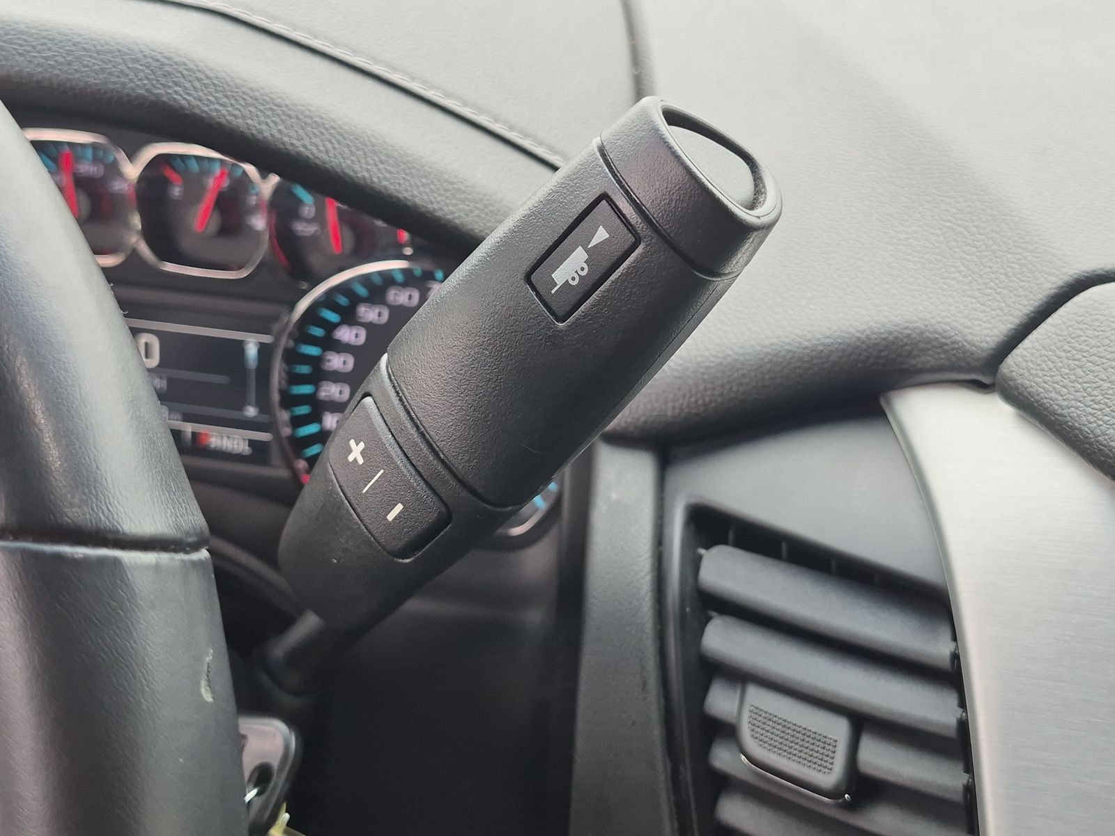 Used 2018 GMC Yukon SLE w/ SLE Value Package AWD/4WD image 28