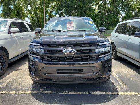 Used 2024 Ford Expedition Max Limited AWD/4WD image 2