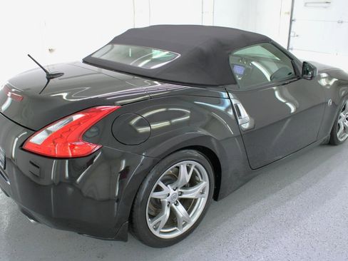 Used 2010 Nissan 370Z Touring w/ Sport Pkg RWD image 32