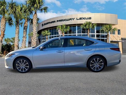 Certified 2021 Lexus ES 300h w/ Premium Package image 8