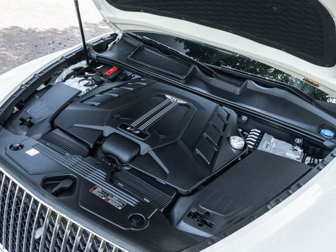 Used 2023 Bentley Bentayga Extended Wheelbase AWD/4WD image 41