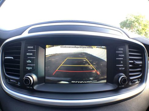 Used 2020 Kia Sorento LX FWD image 37