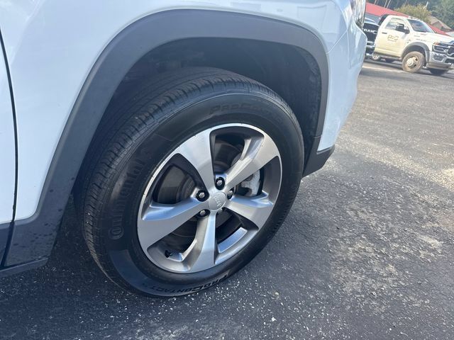 Used 2022 Jeep Cherokee Limited AWD/4WD image 19