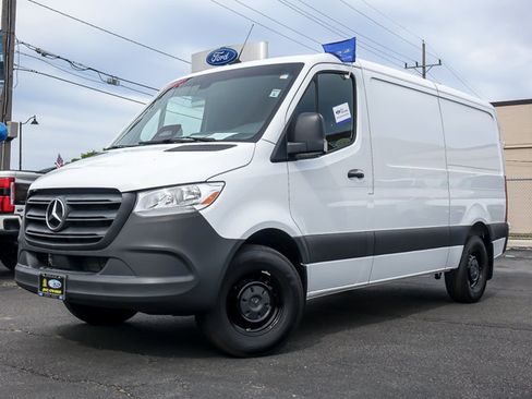 Used 2025 Mercedes-Benz Sprinter 2500 image 2