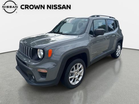 Used 2023 Jeep Renegade Latitude w/ Premium Group AWD/4WD image 2