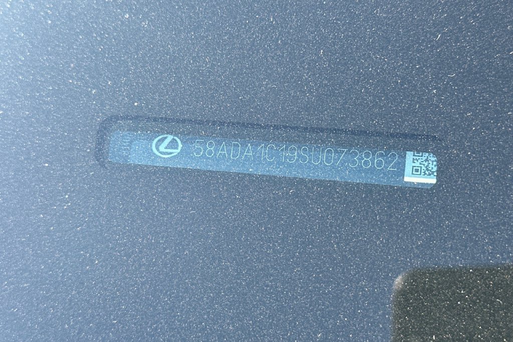 Used 2025 Lexus ES 300h w/ Premium Package FWD image 3