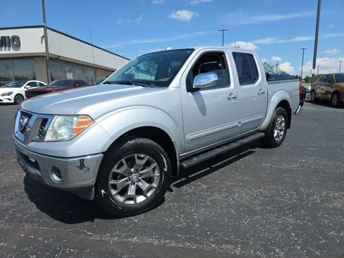 Used 2015 Nissan Frontier SL w/ Moonroof Package AWD/4WD image 2