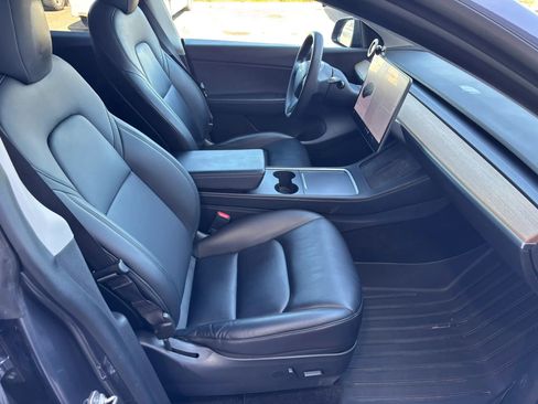 Used 2021 Tesla Model Y Long Range image 11