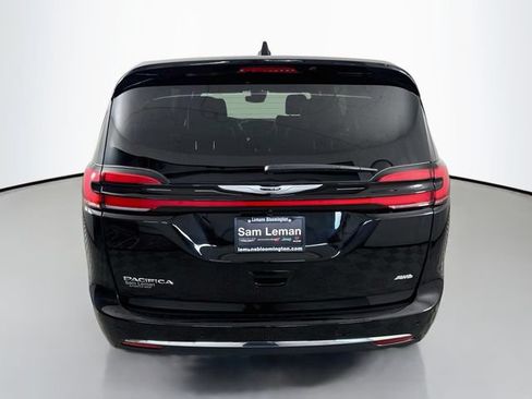 Used 2026 Chrysler Pacifica Select AWD/4WD image 6