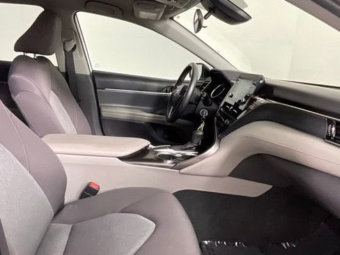 Used 2022 Toyota Camry LE w/ Carpet Mat Package (TMS) image 18