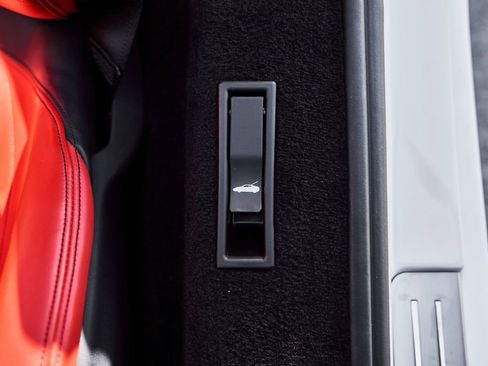 Used 2024 Ferrari SF90 Spider image 41