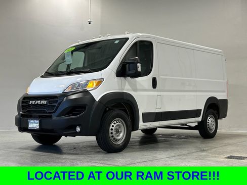 Used 2025 RAM ProMaster 2500 w/ Convenience Group FWD image 2