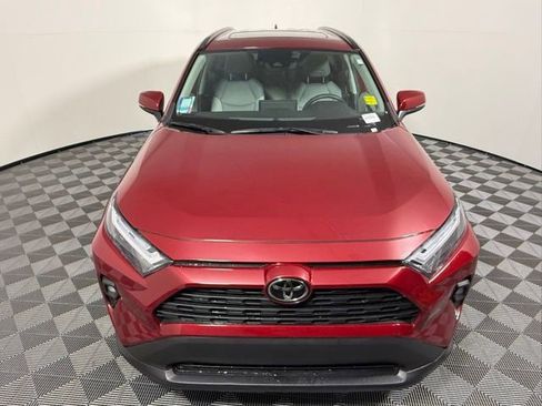 Used 2022 Toyota RAV4 XLE Premium image 10